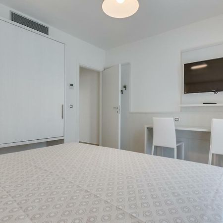 Apartaments Suites Ambassador 卡奥莱 外观 照片
