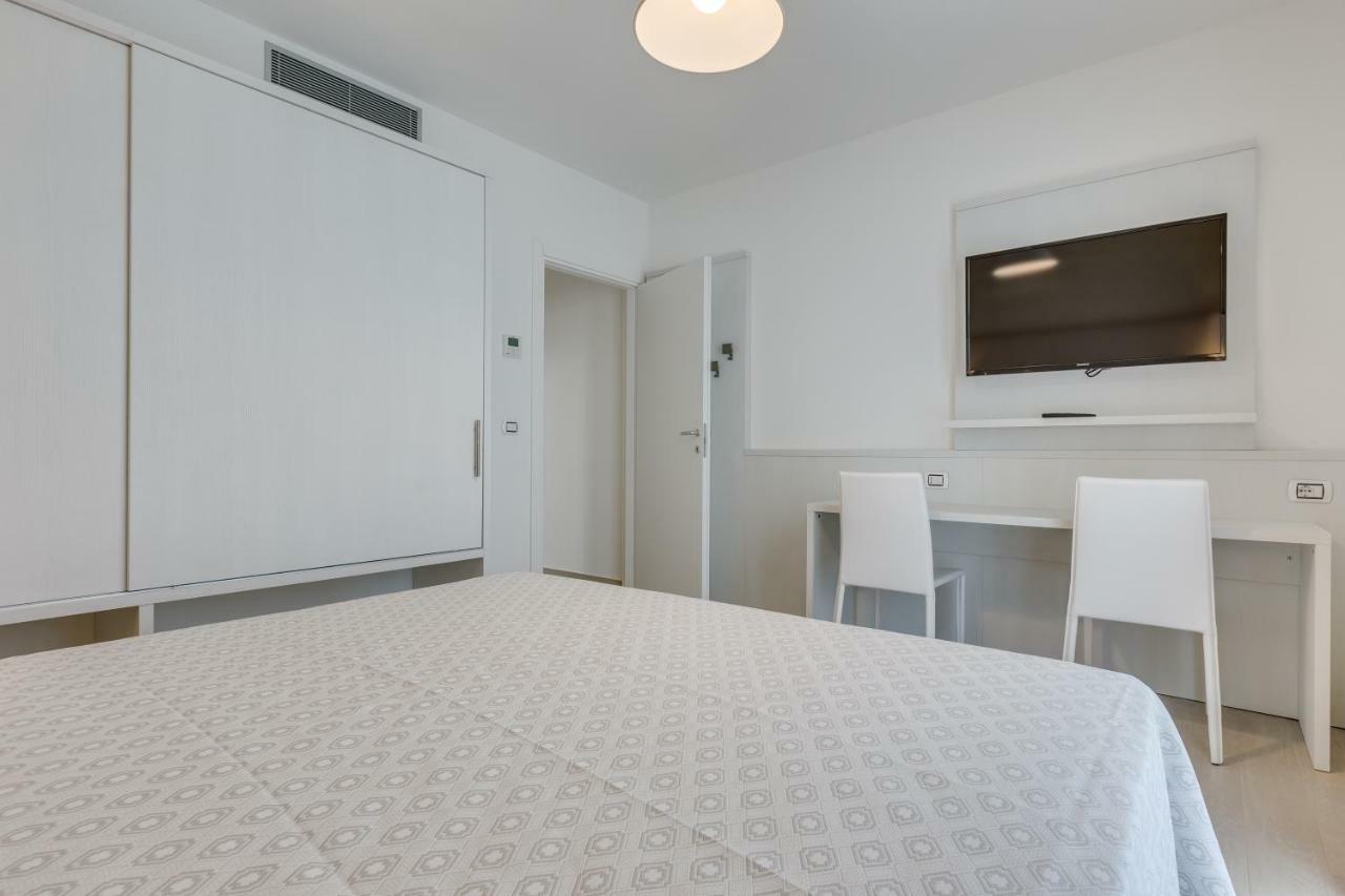 Apartaments Suites Ambassador 卡奥莱 外观 照片