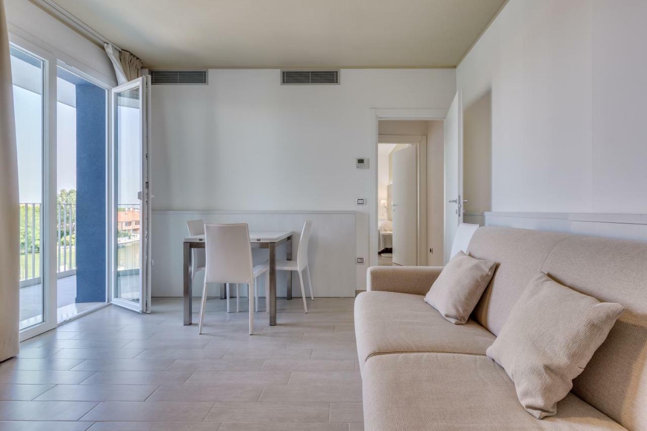 Apartaments Suites Ambassador 卡奥莱 外观 照片