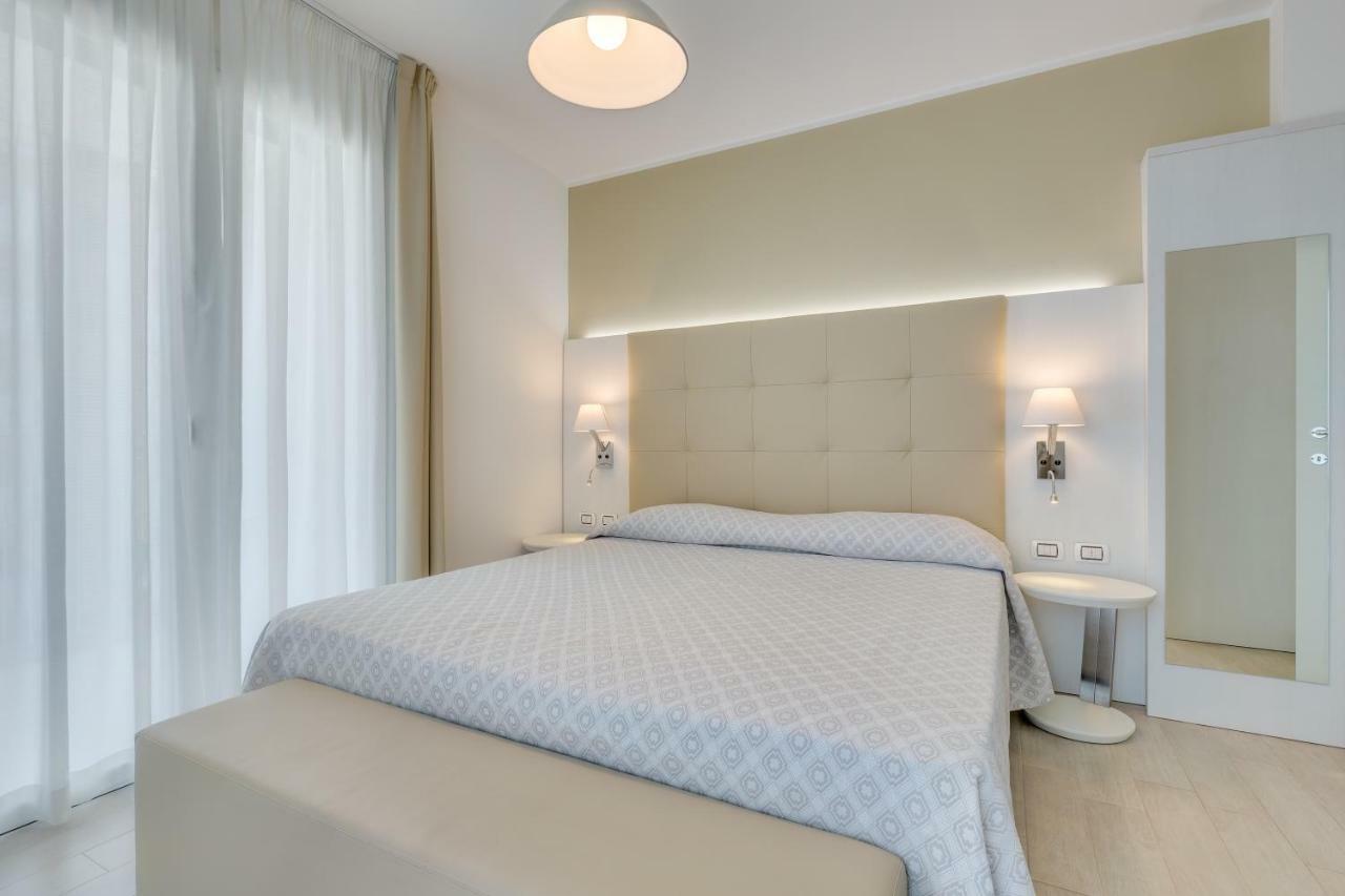 Apartaments Suites Ambassador 卡奥莱 外观 照片