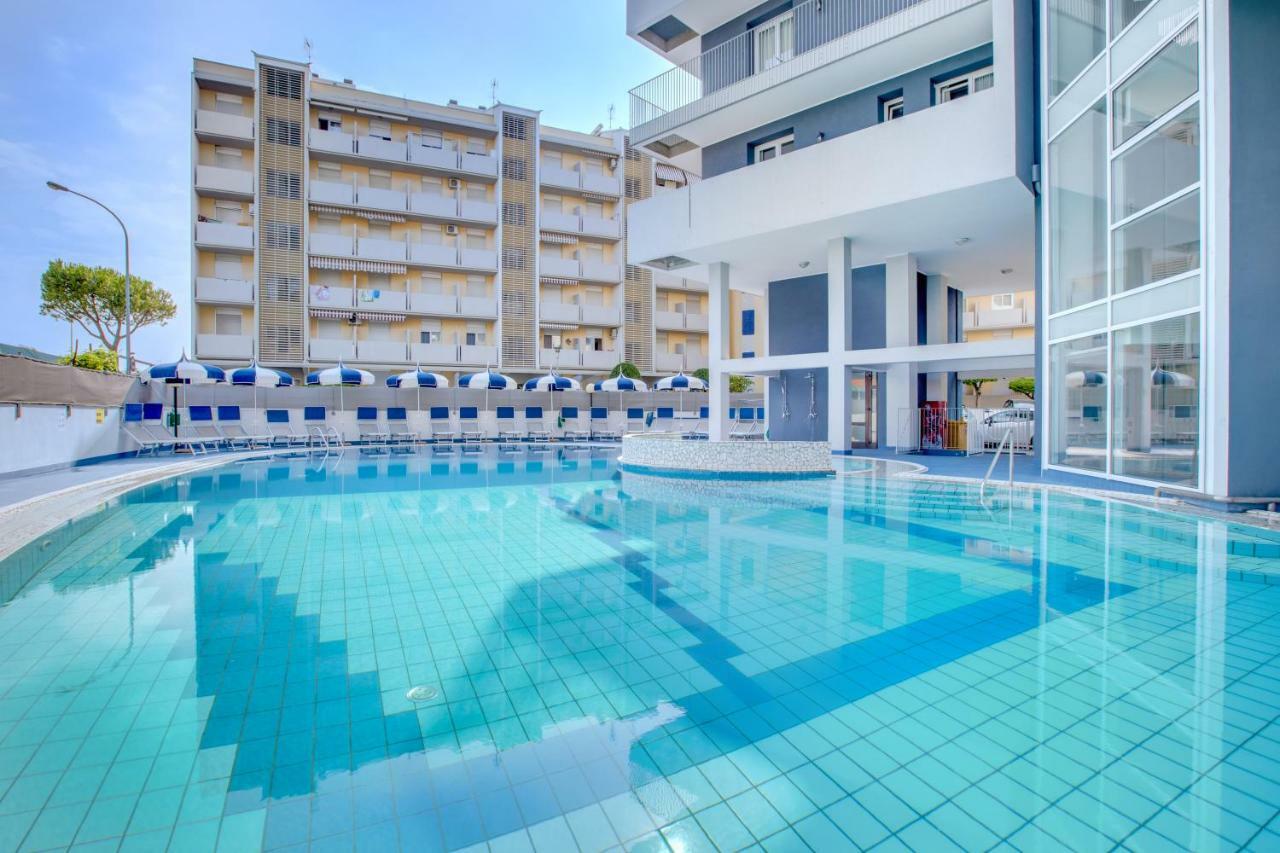 Apartaments Suites Ambassador 卡奥莱 外观 照片