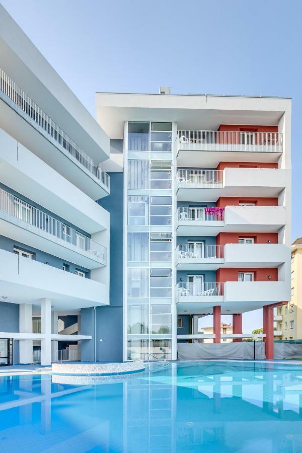 Apartaments Suites Ambassador 卡奥莱 外观 照片