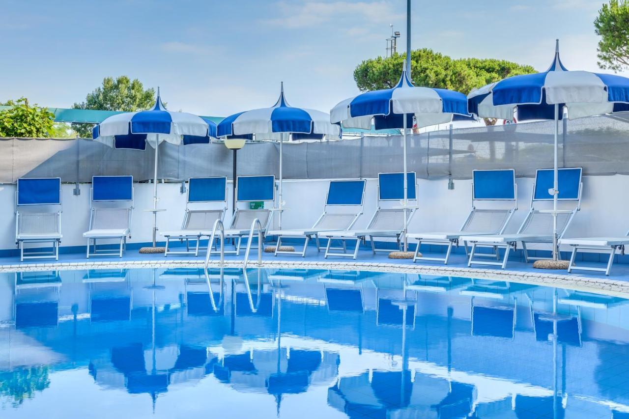 Apartaments Suites Ambassador 卡奥莱 外观 照片